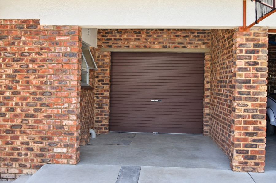 5 Bedroom Property for Sale in La Hoff North West